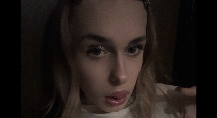 transsexual schoolgirl webcam selfie